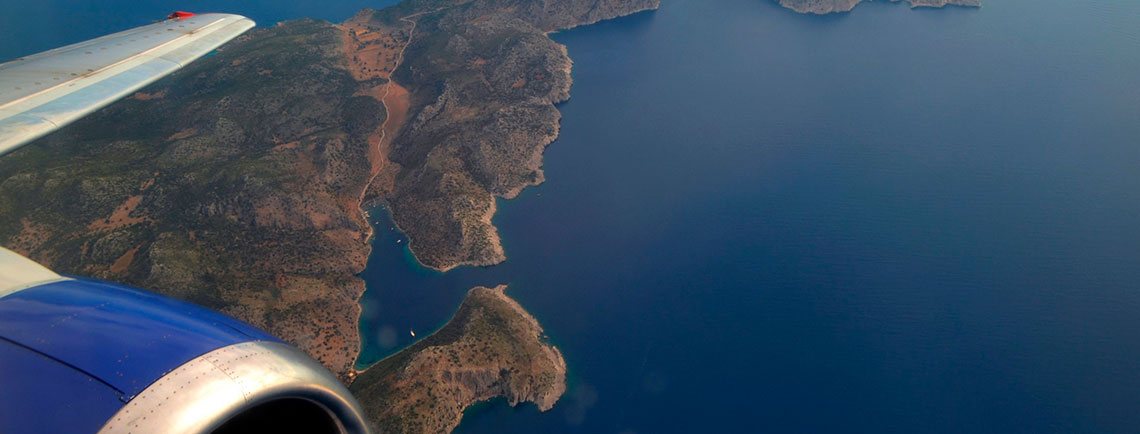 AviOn sobrevolando las costas de Grecia
