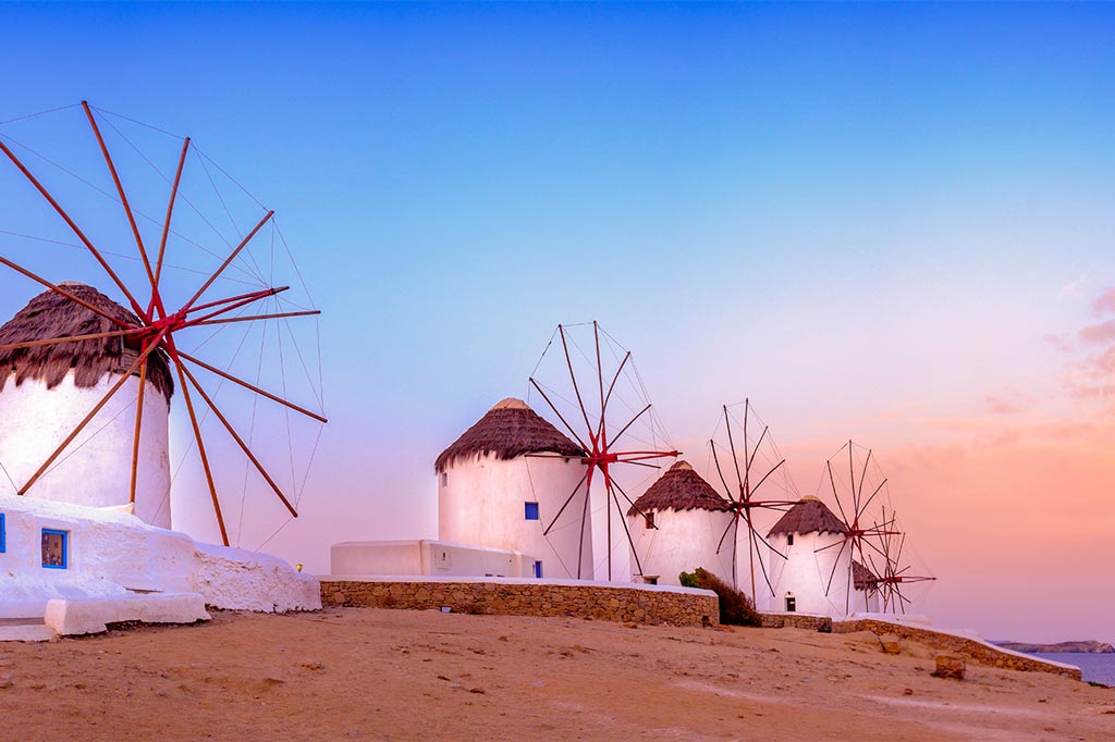 El puerto y los molinos de Mykonos